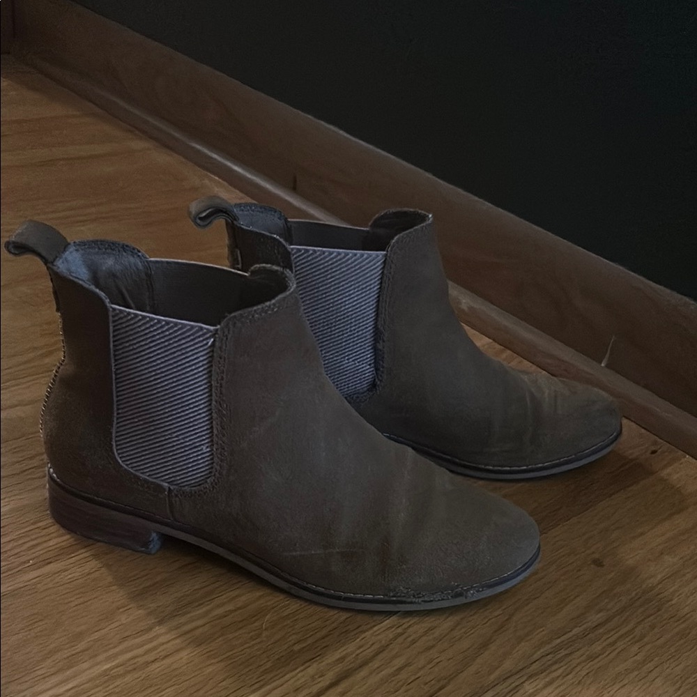 Women’s Brown Chelsea Boots